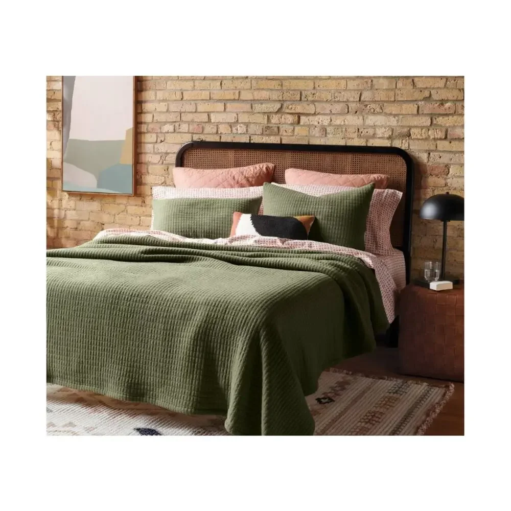 Jersey Quilt - Threshold full/queen, dark olive quilt NEW